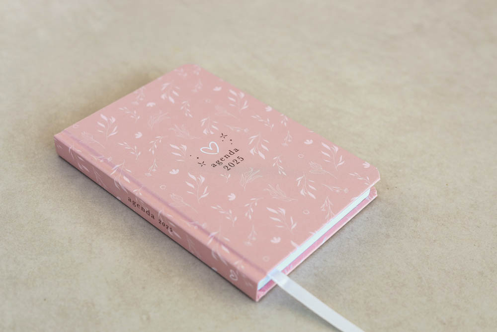 Maan Amsterdam Agenda 2025 - A6 Jaaragenda - Zakagenda - 1 week op 2 pagina's - hardcover